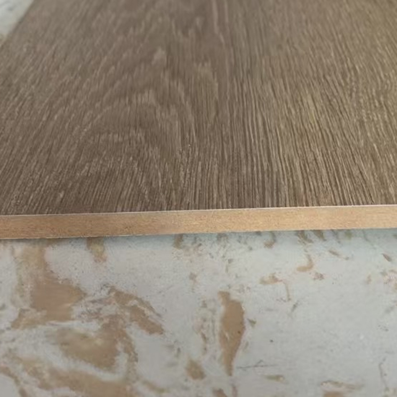 Scratch Frith-duillín Staighre Babhta Laminate Frithsheasmhach in aghaidh