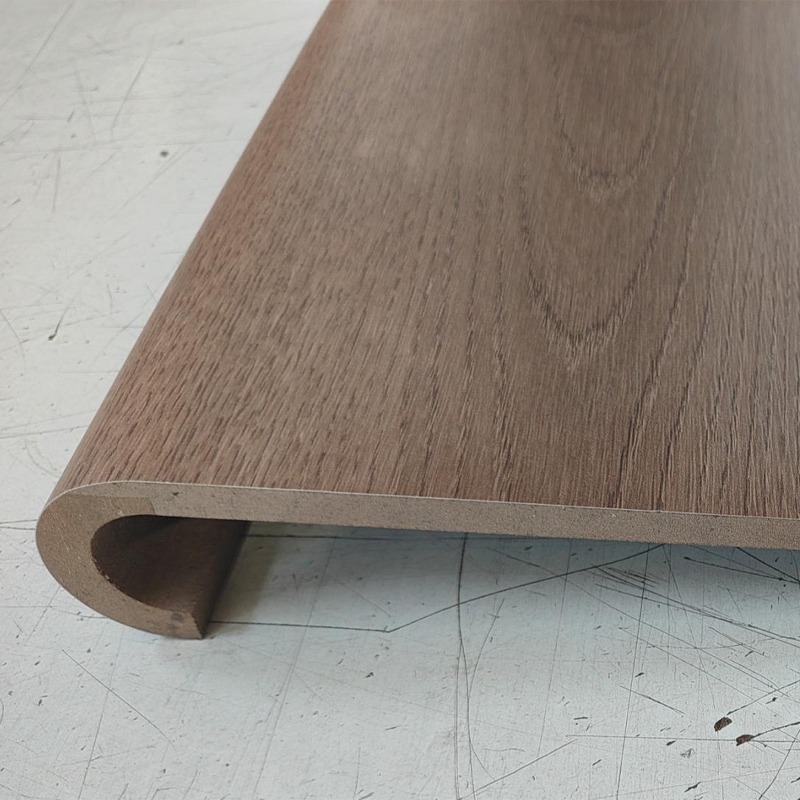 Tread Staighre Tarbhnóis Laminate Réamhchríochnaithe le haghaidh Athchóirithe Staighre